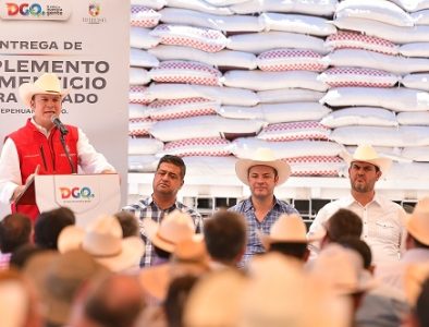 Lleva Esteban suplemento y bordos de abrevadero a ganaderos para mitigar sequía y altas temperaturas