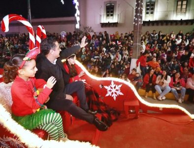 ¡Magia y fantasía de todo el mundo en nuestro desfile navideño!: Familias