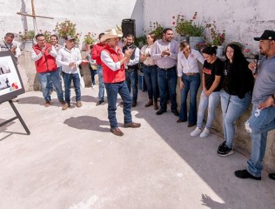 Gobierno del Estado busca abatir hacinamiento en Guanaceví; Esteban entrega 20 cuartos adicionales a familias