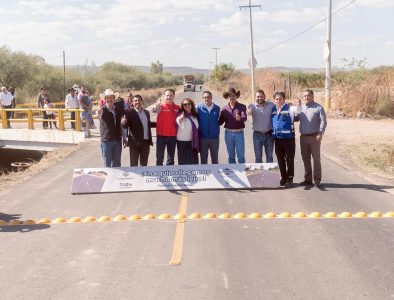 Después de 10 años sin mantenimiento, entregan Esteban y Toño pavimentación en camino a poblado Aquiles Serdán